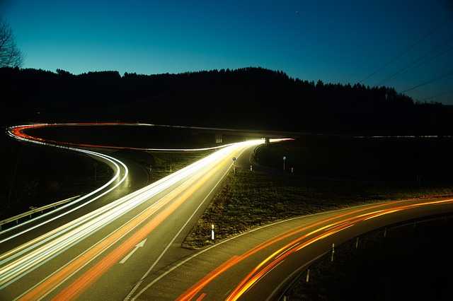 noční provoz na dálnici.jpg